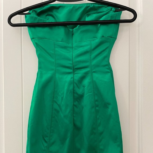 Green satin strapless BEBE dress - Picture 2 of 7